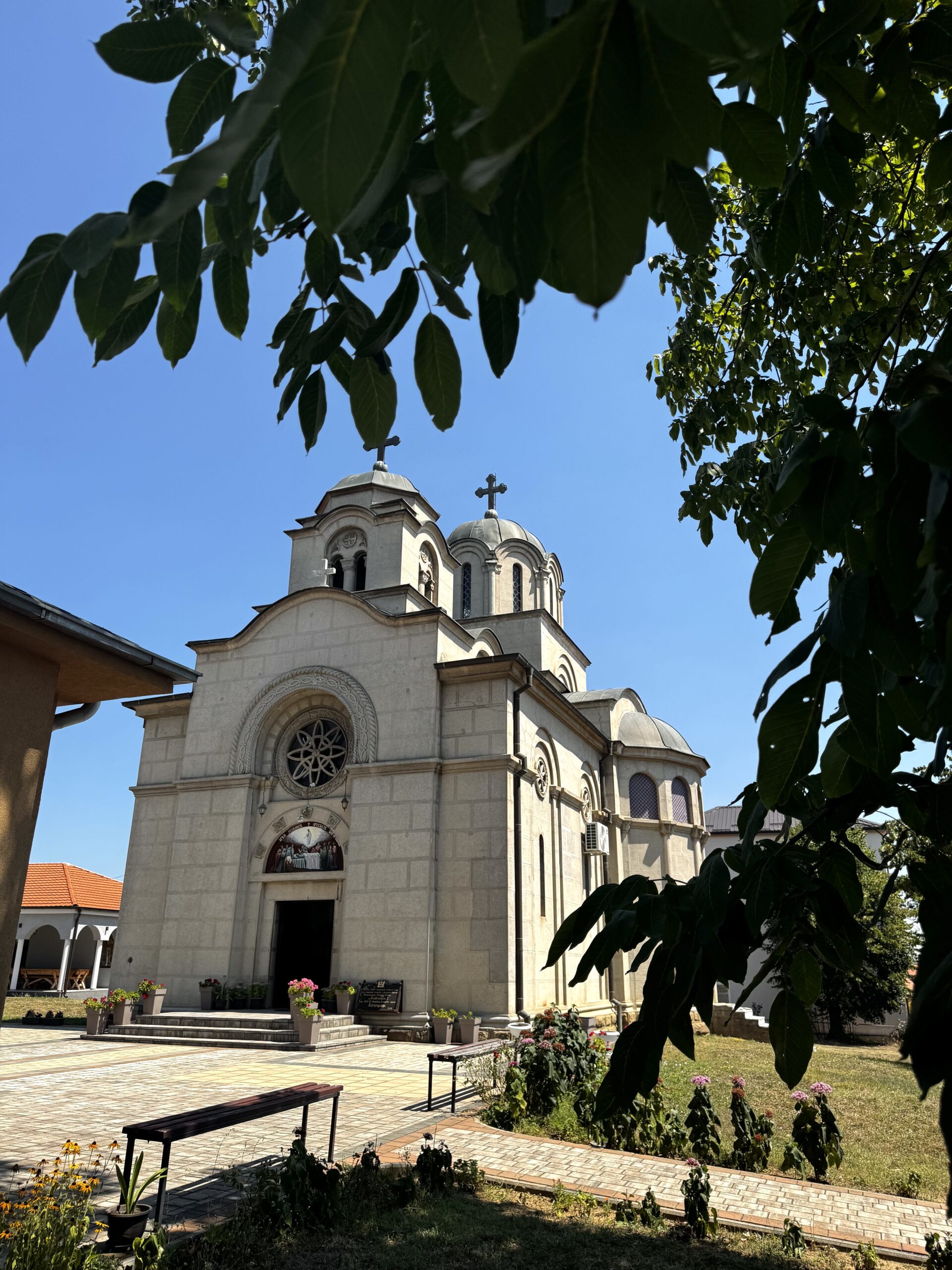 Храм Успења Пресвете Богородице у Блацу и уређена порта